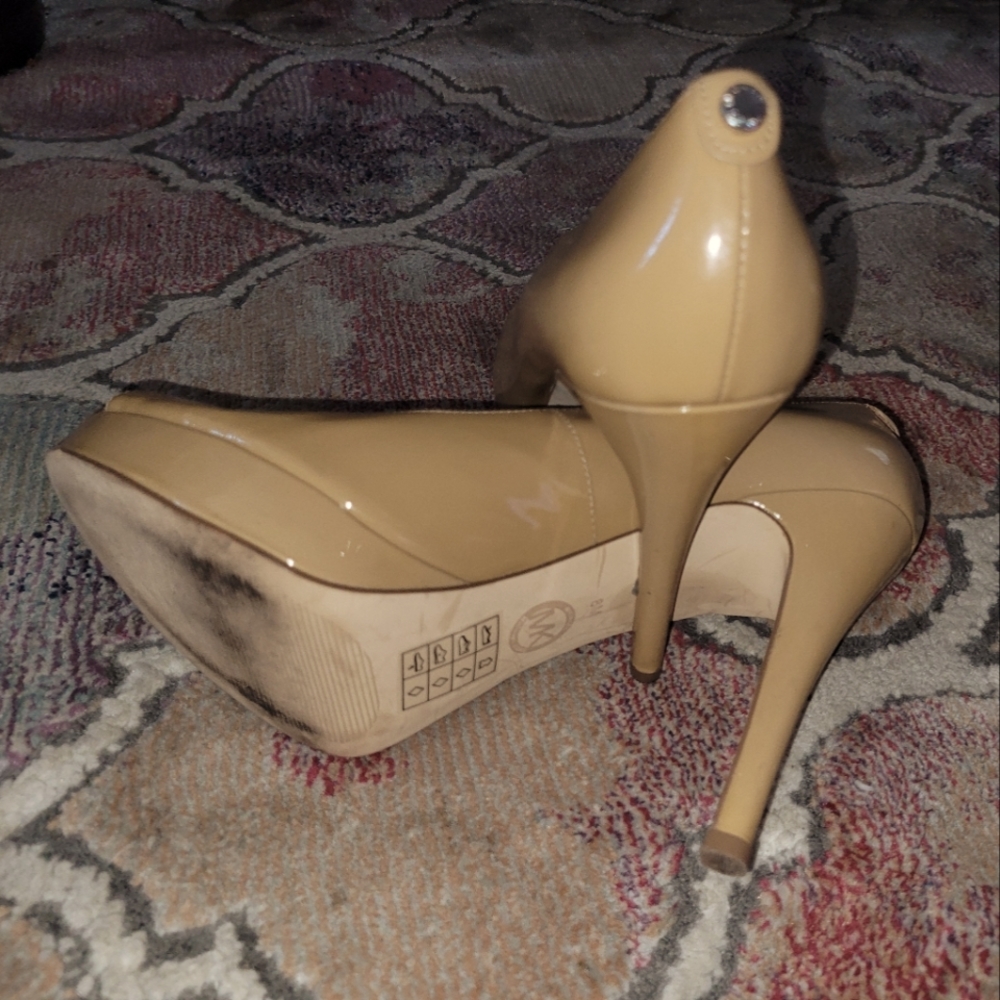 Patent nude peephole pump